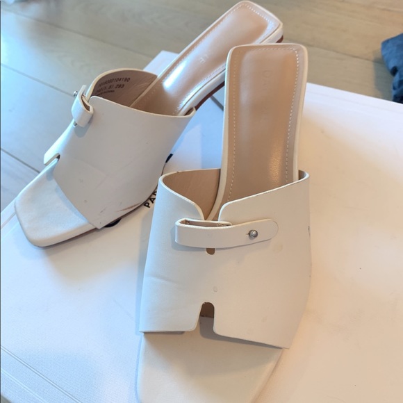 Beautiful shoes - Picture 3 of 3